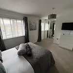 Mpanjus - Double Rooms, Shared House